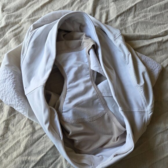 Lululemon White Speed Up Shots. Size 6 - Picture 6 of 6